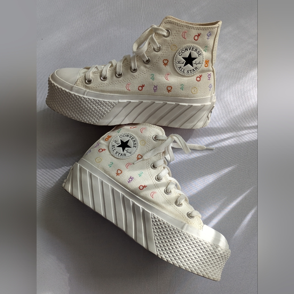 Converse All Star Lift 2X Platform Embroidered with
astrological Signs. Size 7.5 - Picture 2 of 13